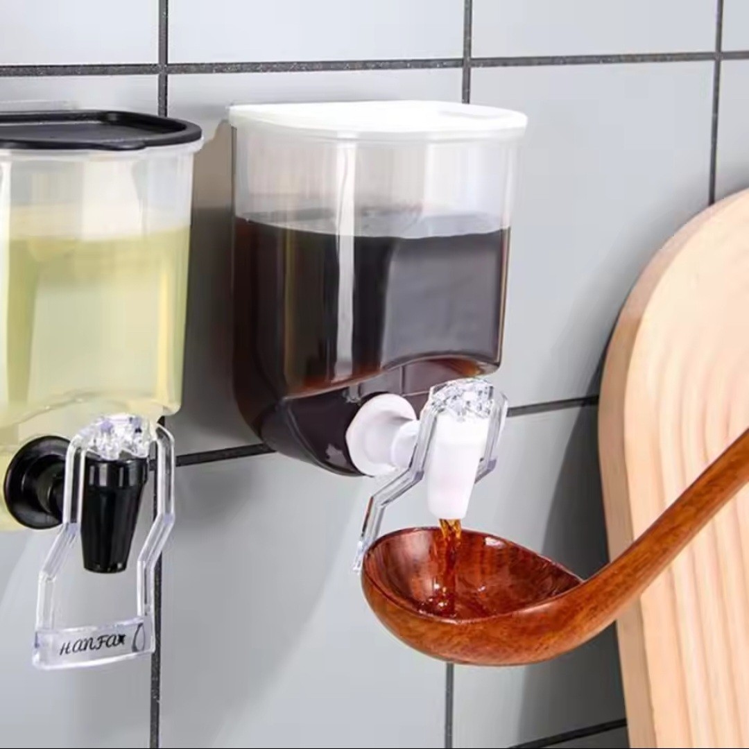 600ml Cooking Oil Container Transparent Plastic Oil Bottle Large Capacity Wall-mounted Oil Dispensers for Kitchen Seasoning